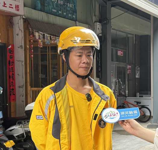 外卖小哥助人回家（暖心外卖小哥帮助救人）