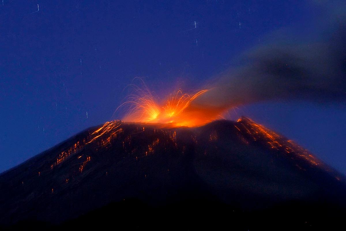 火山喷发(火山喷发图片)